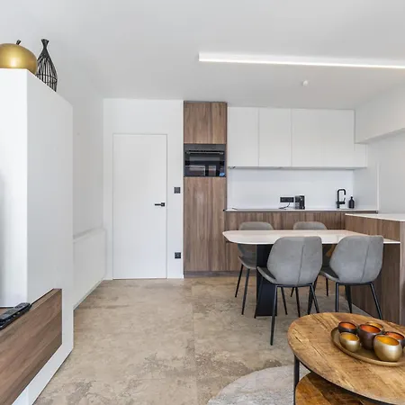 Thalassa 0501 Met Garage *