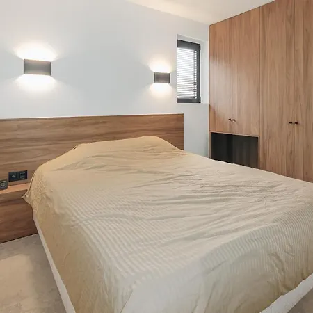 Thalassa 0501 Met Garage *