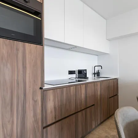 Thalassa 0501 Met Garage Apartment *